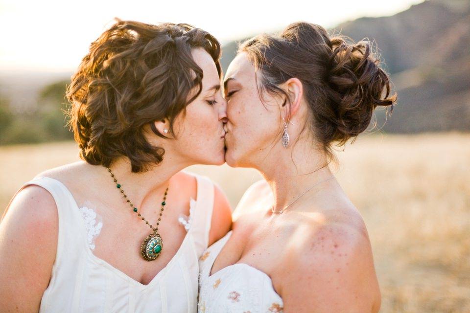 tracey-tracys-calimonia-farmhouse-lesbian-wedding_0027